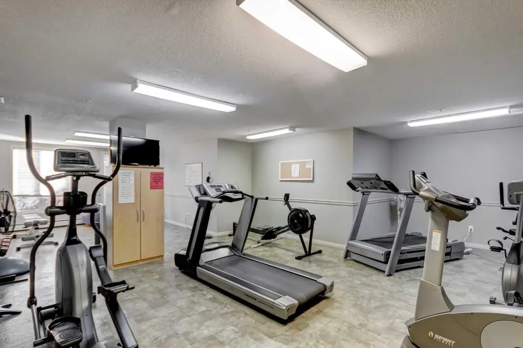 15 Everstone Drive SW Calgary AB T2Y 5B5