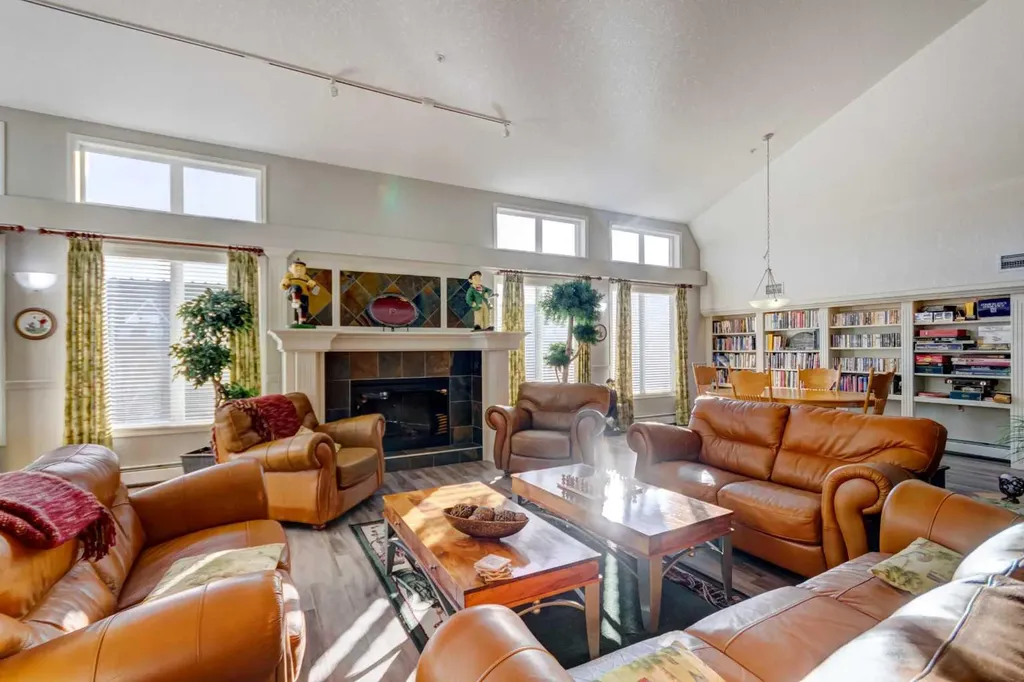 15 Everstone Drive SW Calgary AB T2Y 5B5