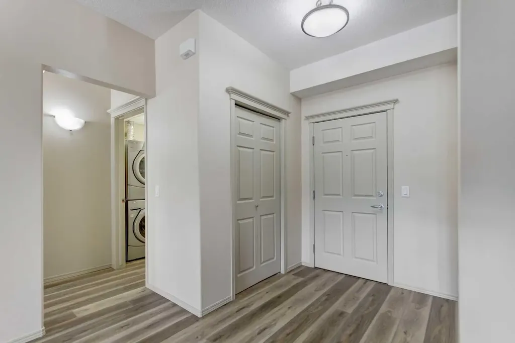 15 Everstone Drive SW Calgary AB T2Y 5B5