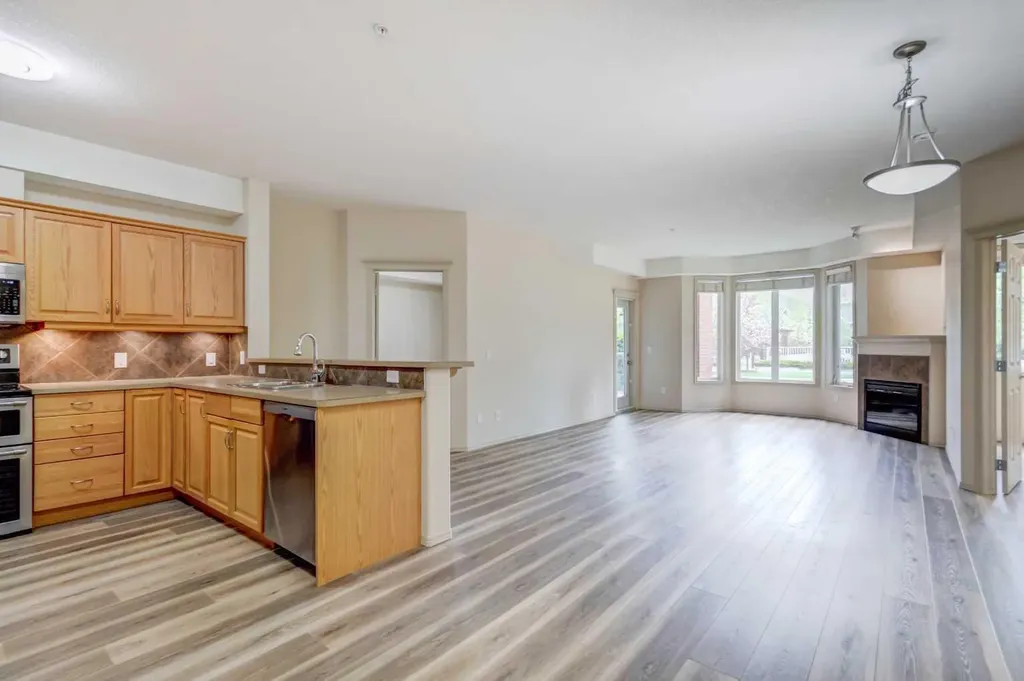 15 Everstone Drive SW Calgary AB T2Y 5B5