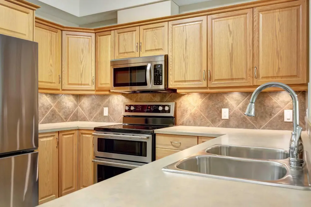15 Everstone Drive SW Calgary AB T2Y 5B5