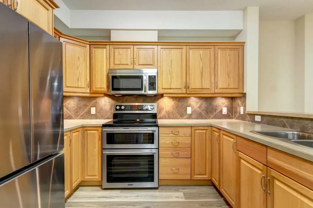 15 Everstone Drive SW Calgary AB T2Y 5B5