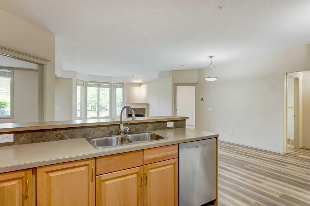 15 Everstone Drive SW Calgary AB T2Y 5B5