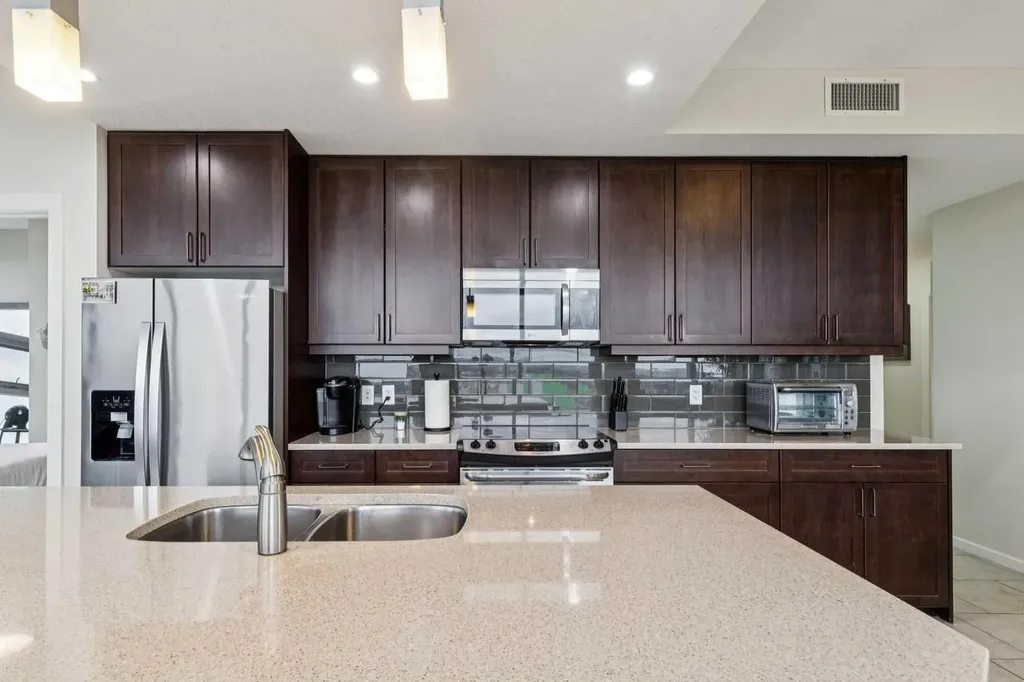 211 13 Avenue SE Calgary AB T2G 1E1