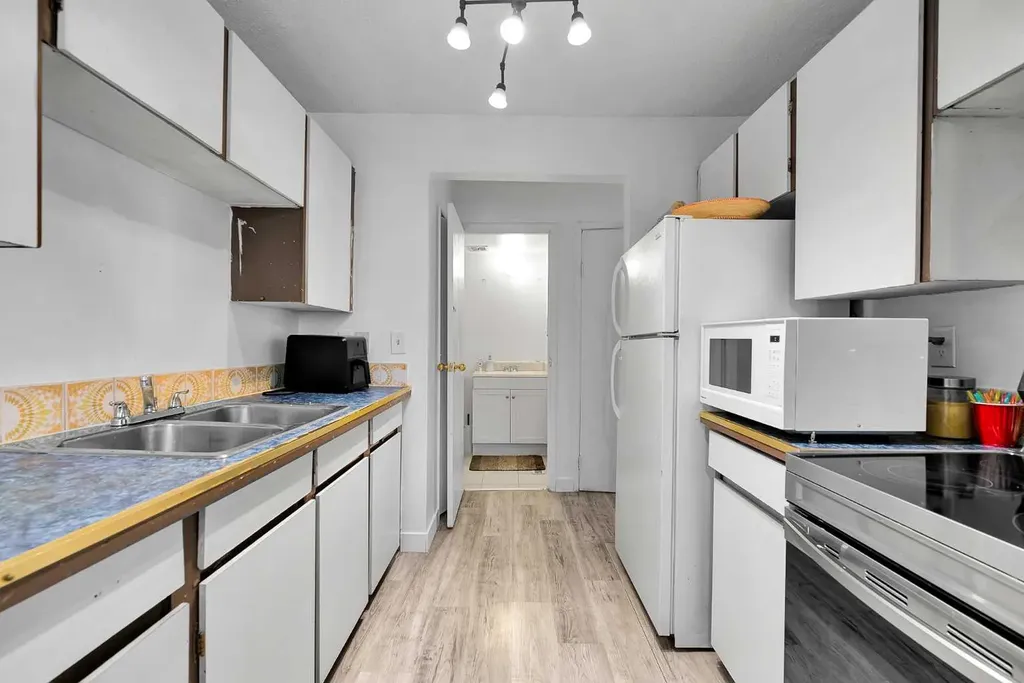 516 Blackthorn Road NE Calgary AB T2K4W9