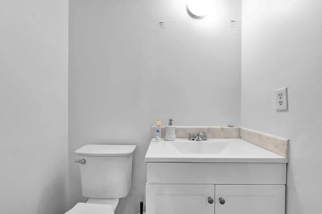 516 Blackthorn Road NE Calgary AB T2K4W9