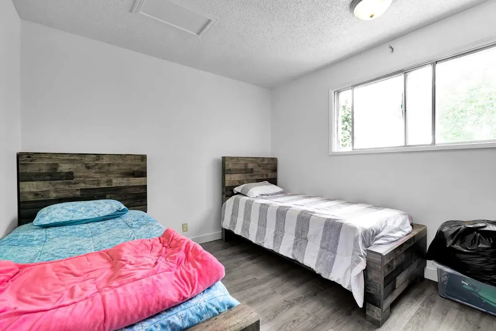 516 Blackthorn Road NE Calgary AB T2K4W9
