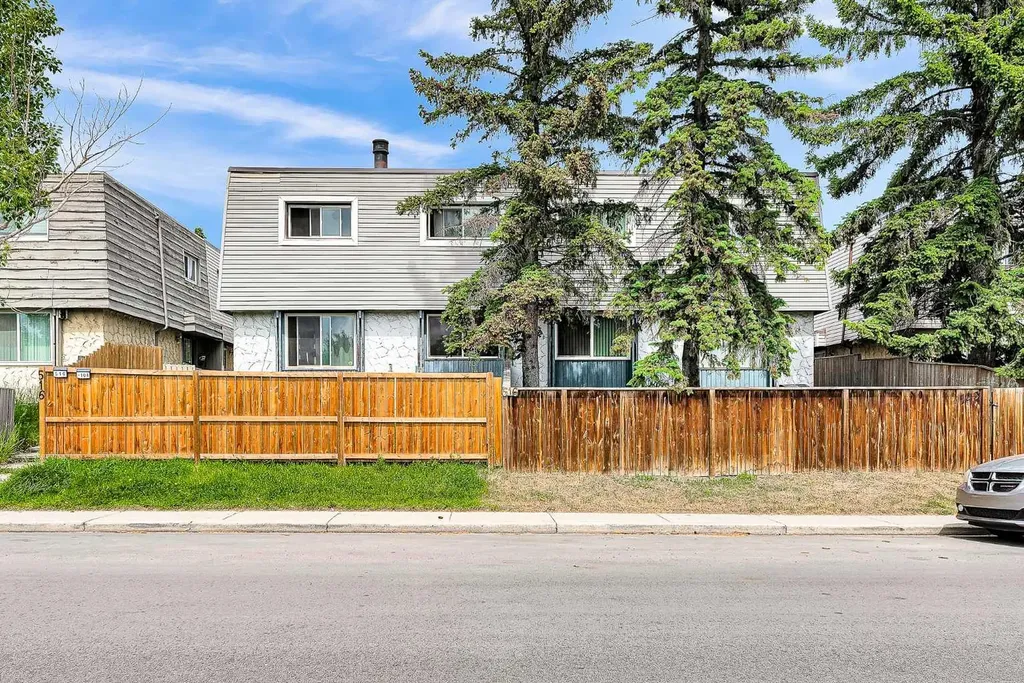 516 Blackthorn Road NE Calgary AB T2K4W9