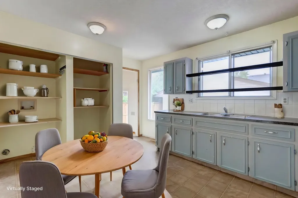 423 Queen Anne Way SE Calgary AB T2T 2N3