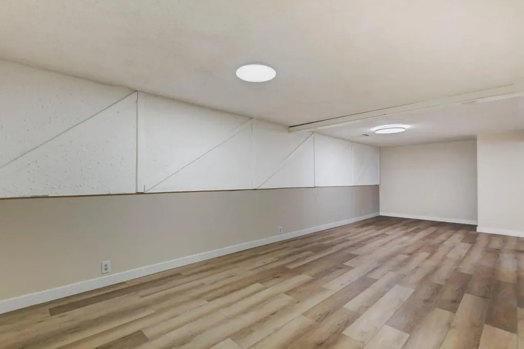 423 Queen Anne Way SE Calgary AB T2T 2N3