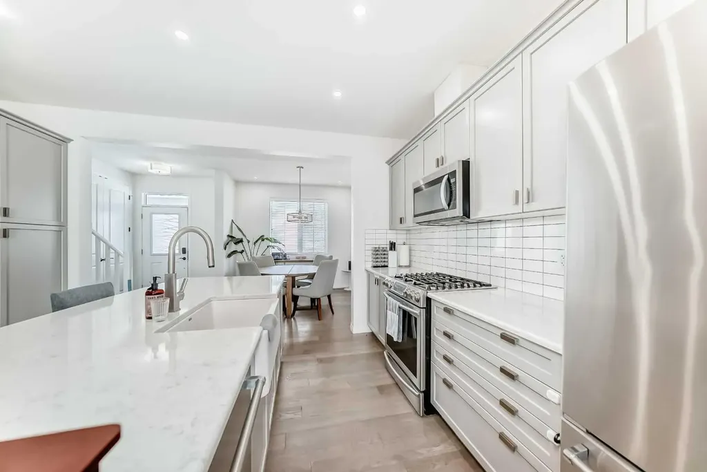 372 Carrington Way NW Calgary AB T3P0Y9