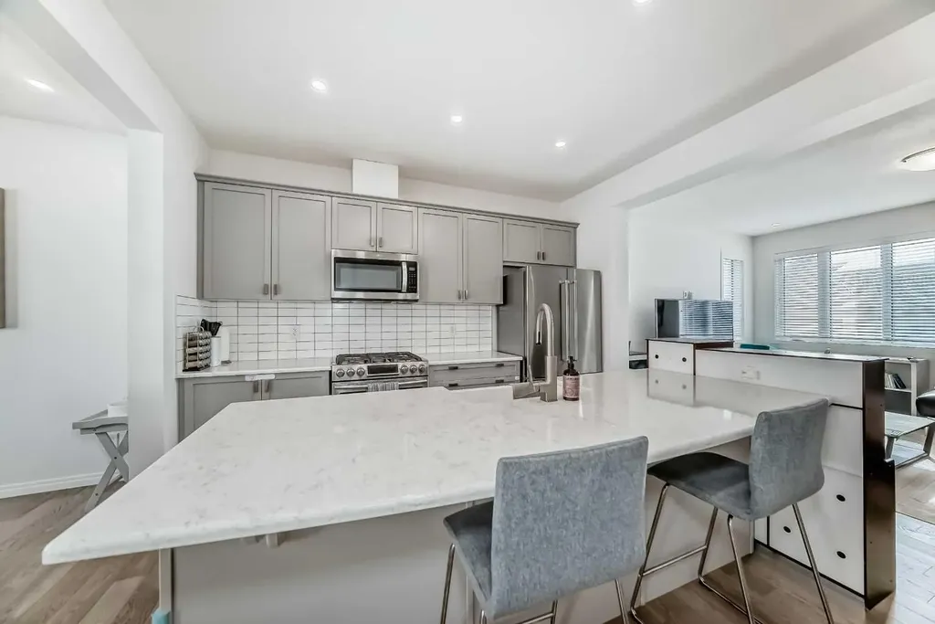 372 Carrington Way NW Calgary AB T3P0Y9