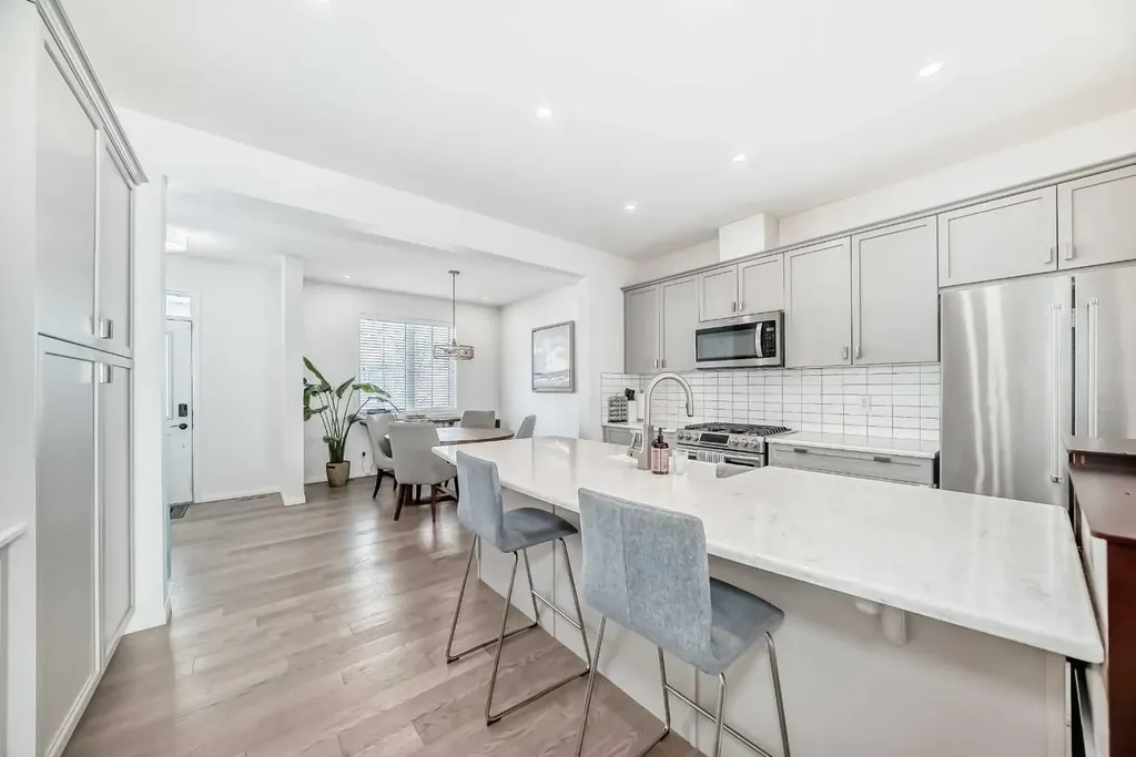 372 Carrington Way NW Calgary AB T3P0Y9