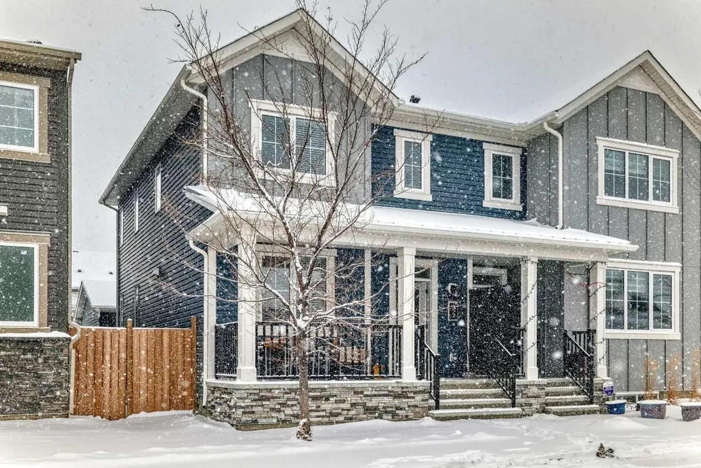 372 Carrington Way NW Calgary AB T3P0Y9