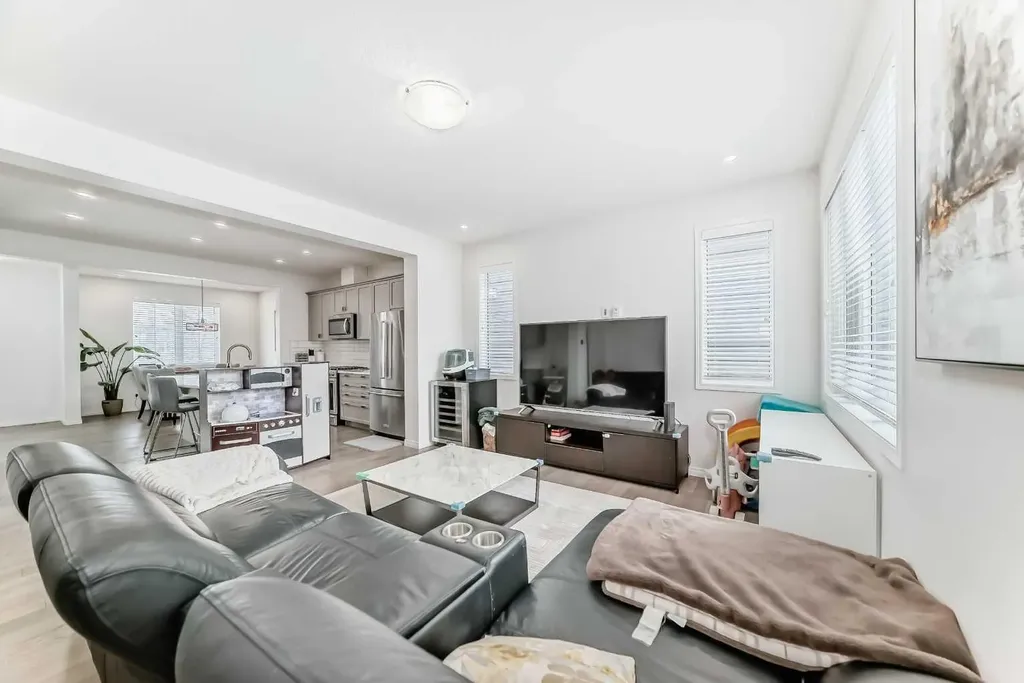 372 Carrington Way NW Calgary AB T3P0Y9
