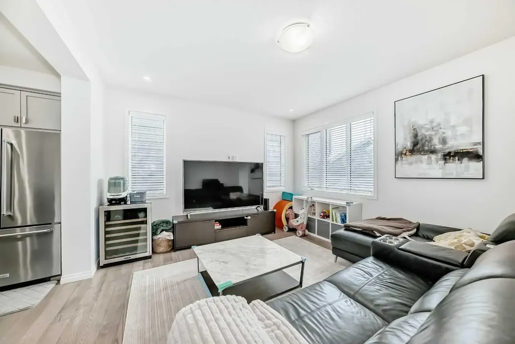 372 Carrington Way NW Calgary AB T3P0Y9
