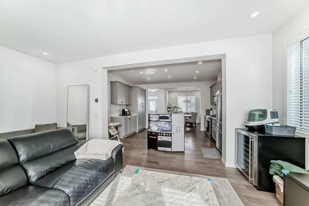 372 Carrington Way NW Calgary AB T3P0Y9