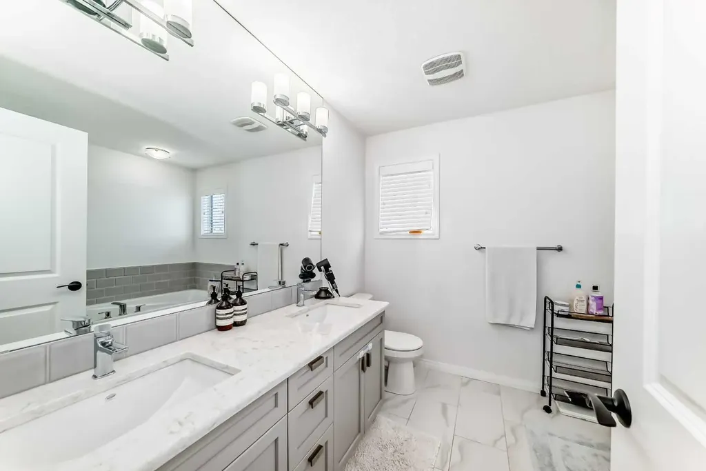 372 Carrington Way NW Calgary AB T3P0Y9