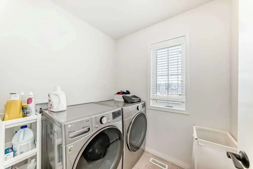 372 Carrington Way NW Calgary AB T3P0Y9
