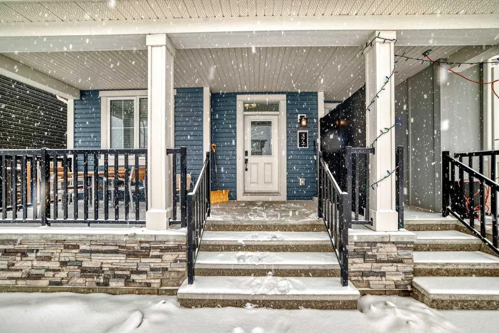 372 Carrington Way NW Calgary AB T3P0Y9