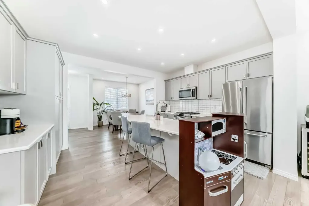 372 Carrington Way NW Calgary AB T3P0Y9