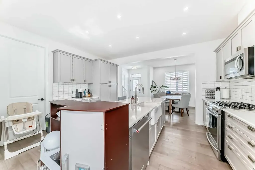 372 Carrington Way NW Calgary AB T3P0Y9