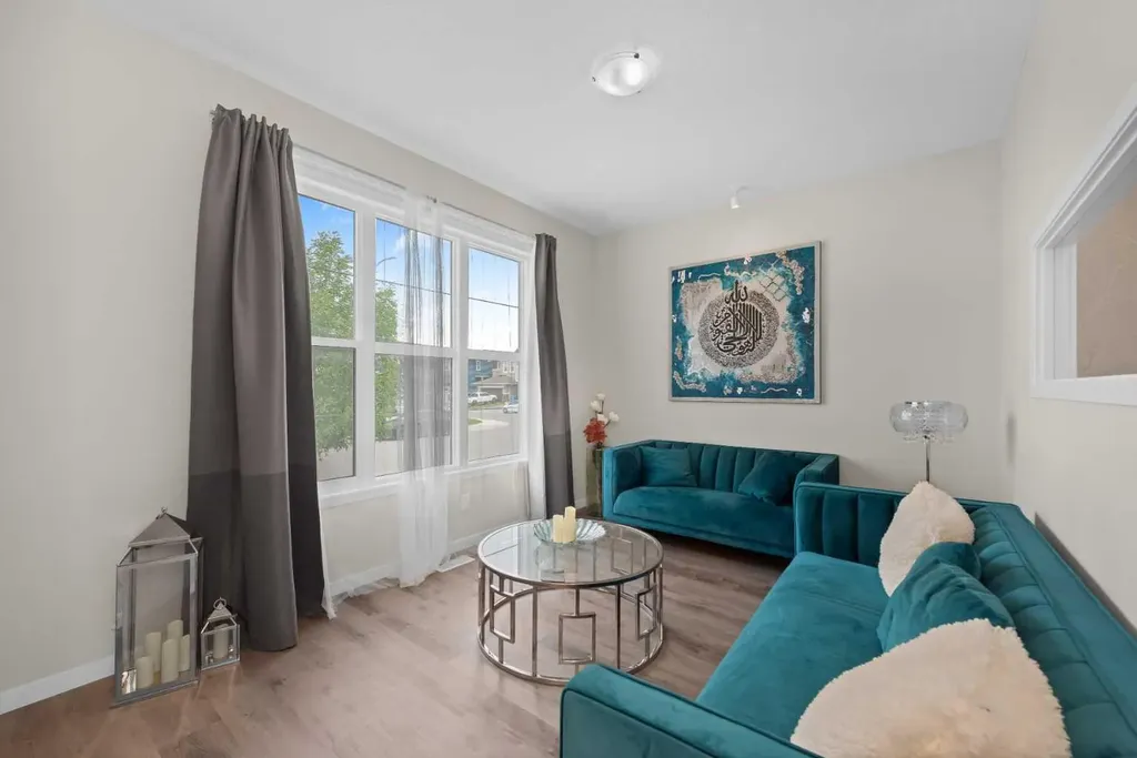59 Cornerbrook Avenue NE Calgary AB T3N 1M1