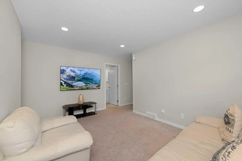 59 Cornerbrook Avenue NE Calgary AB T3N 1M1