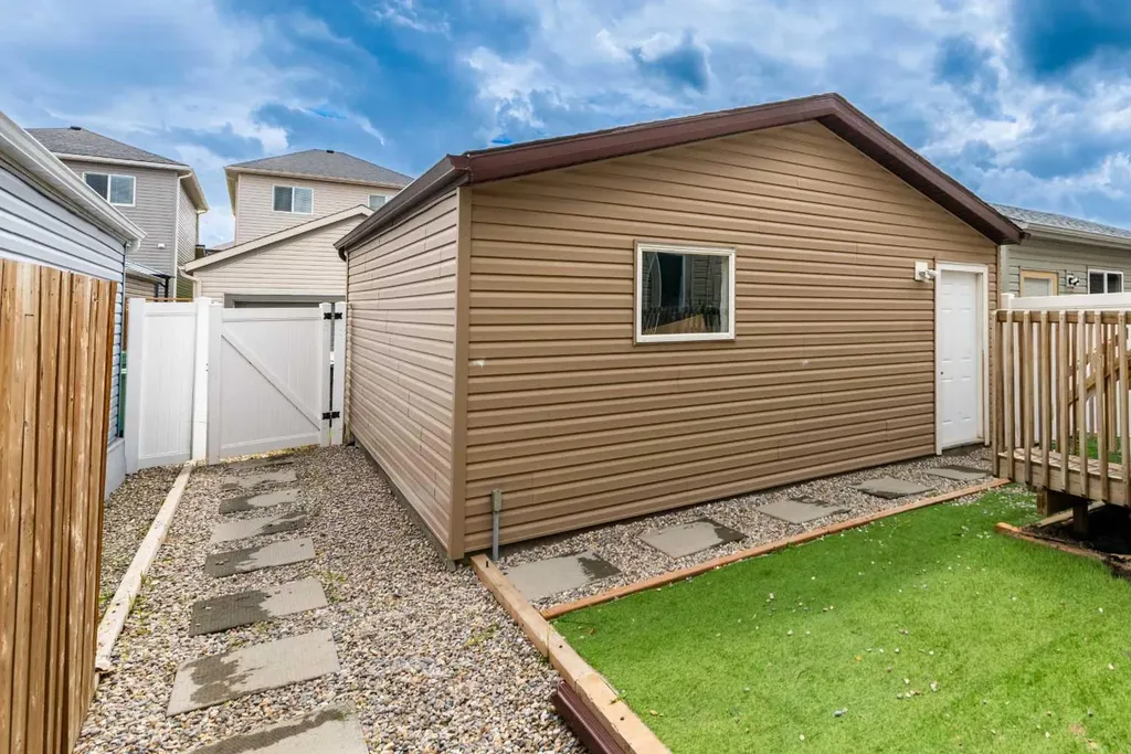 59 Cornerbrook Avenue NE Calgary AB T3N 1M1