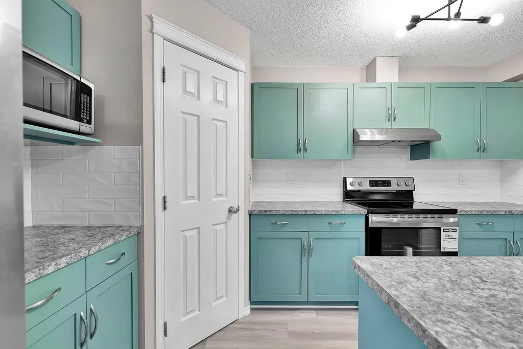 86 Country Village Gate NE Calgary AB T3K 0L5