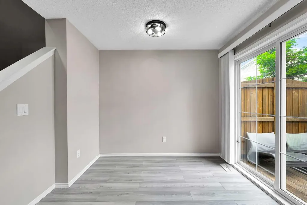 86 Country Village Gate NE Calgary AB T3K 0L5