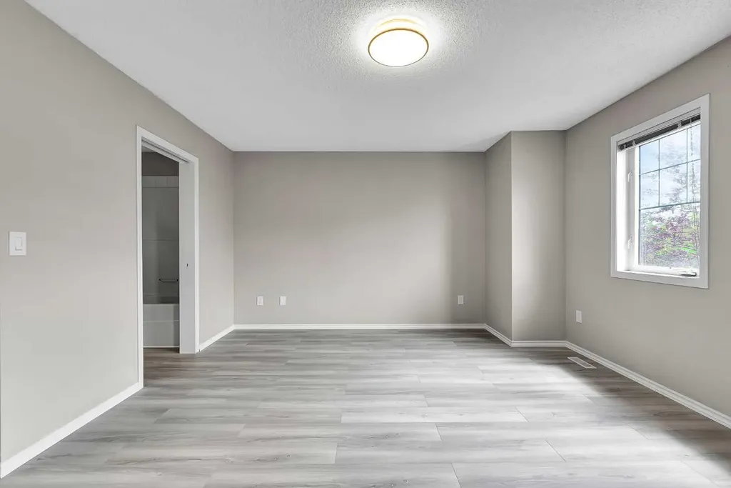 86 Country Village Gate NE Calgary AB T3K 0L5