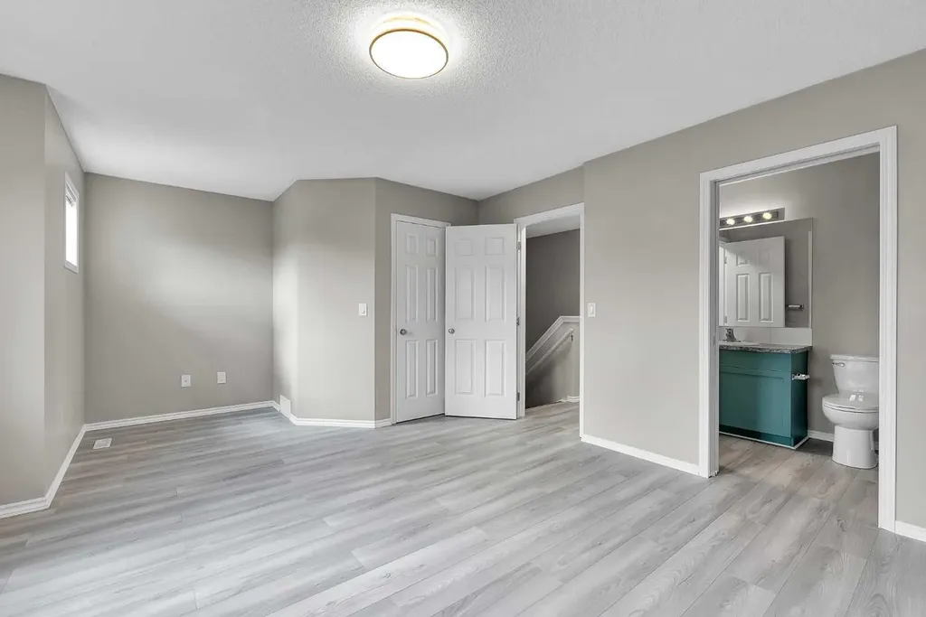 86 Country Village Gate NE Calgary AB T3K 0L5