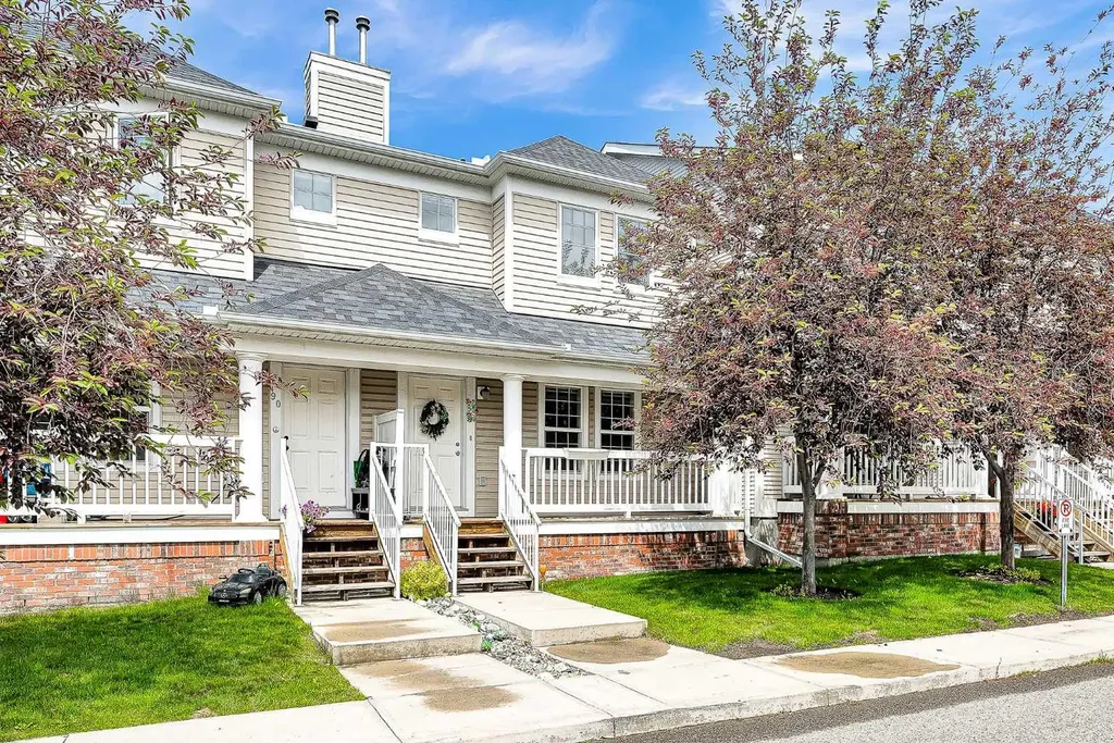 86 Country Village Gate NE Calgary AB T3K 0L5