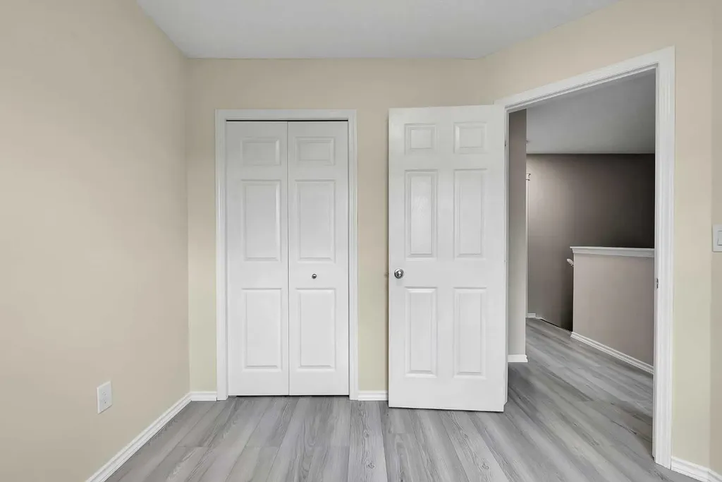 86 Country Village Gate NE Calgary AB T3K 0L5