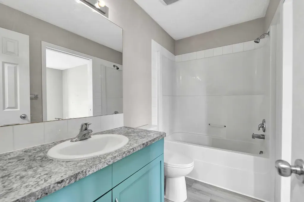 86 Country Village Gate NE Calgary AB T3K 0L5