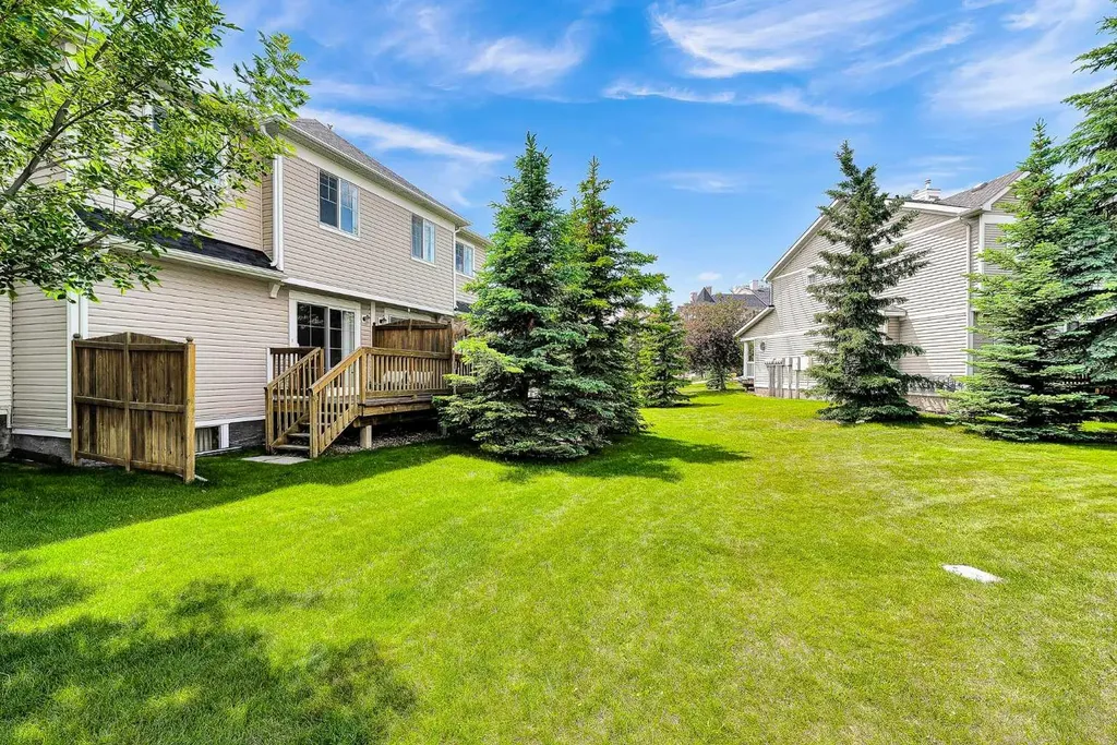 86 Country Village Gate NE Calgary AB T3K 0L5