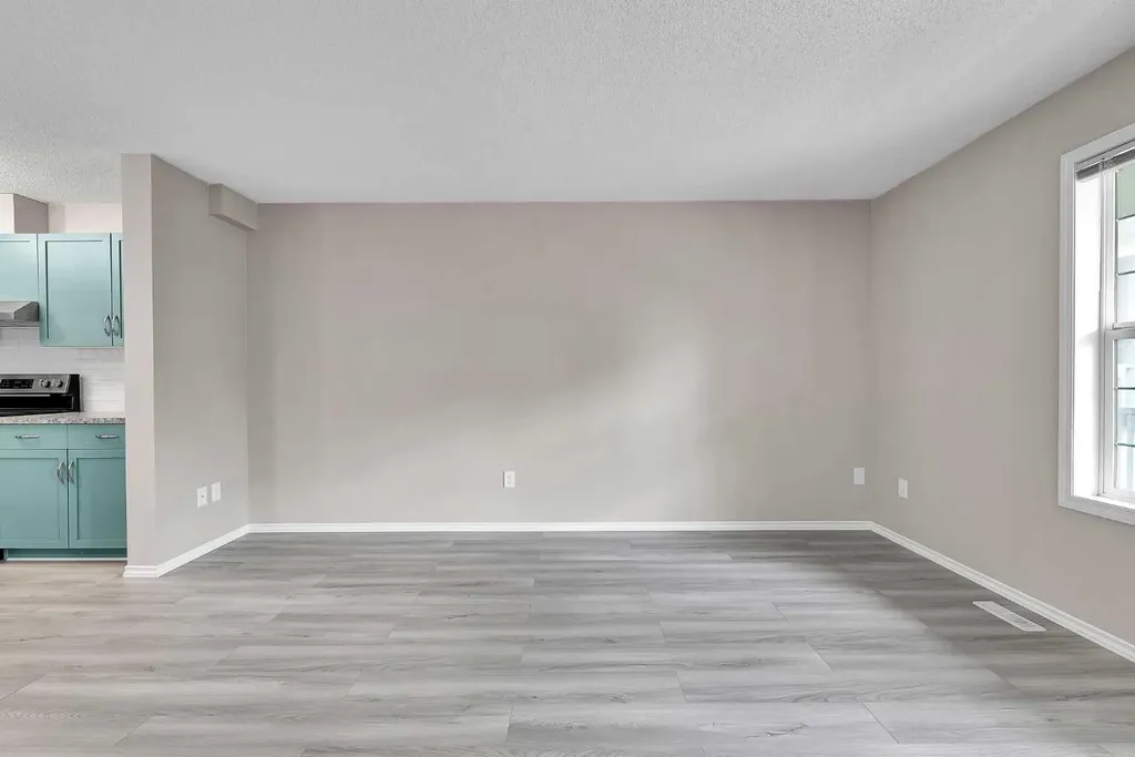 86 Country Village Gate NE Calgary AB T3K 0L5