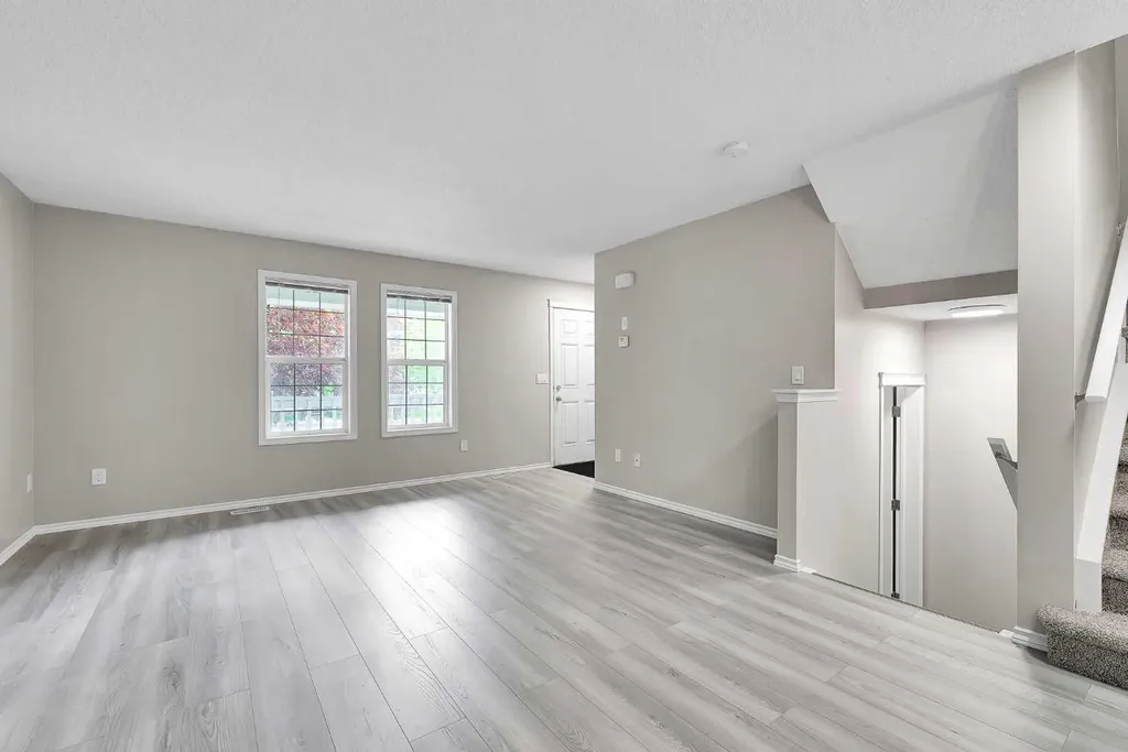 86 Country Village Gate NE Calgary AB T3K 0L5