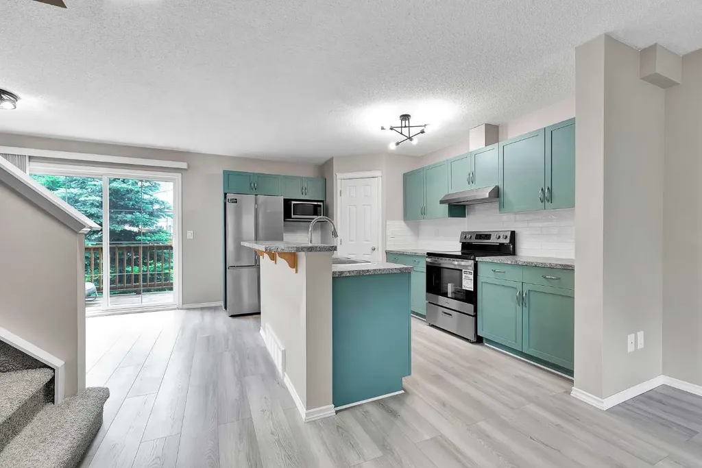 86 Country Village Gate NE Calgary AB T3K 0L5