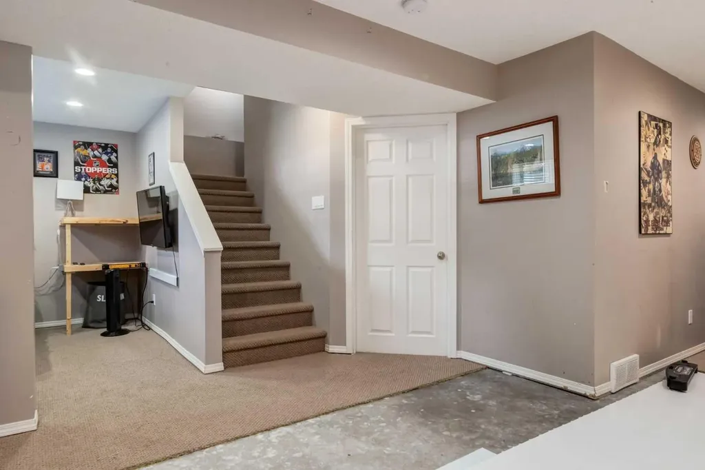 156 Tuscany Meadows Close NW Calgary AB T3M 2M9