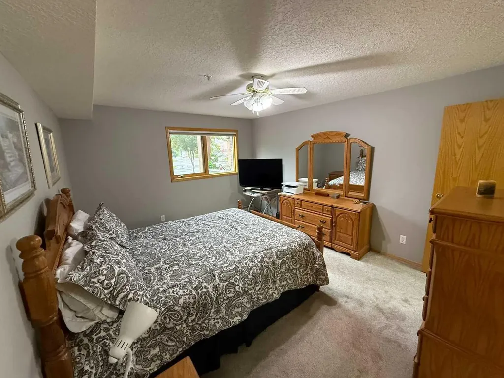 100 2 Avenue S Lethbridge AB T1J 0B5