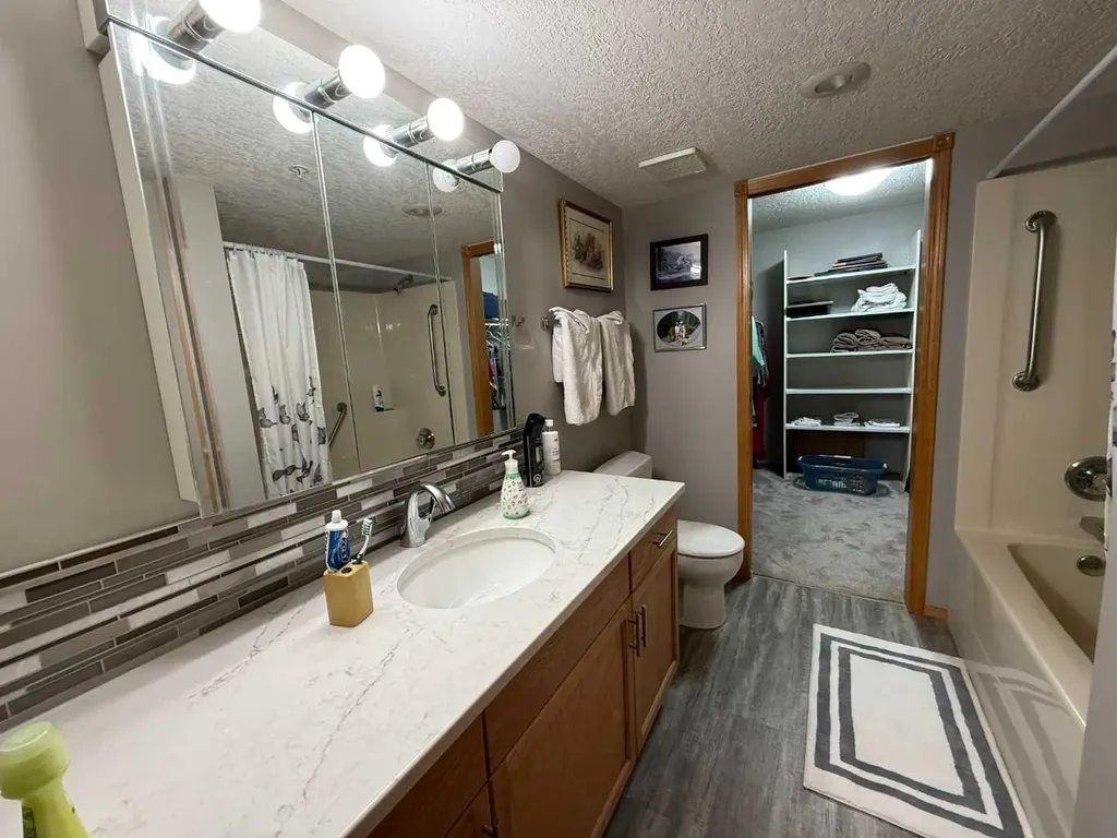100 2 Avenue S Lethbridge AB T1J 0B5
