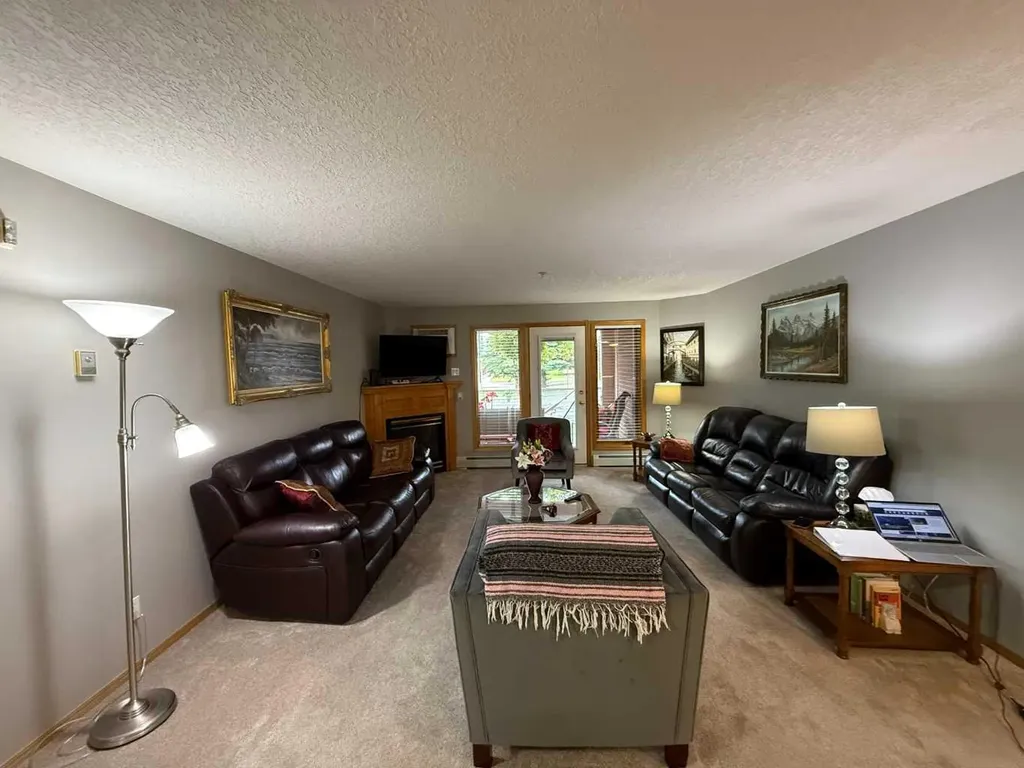 100 2 Avenue S Lethbridge AB T1J 0B5