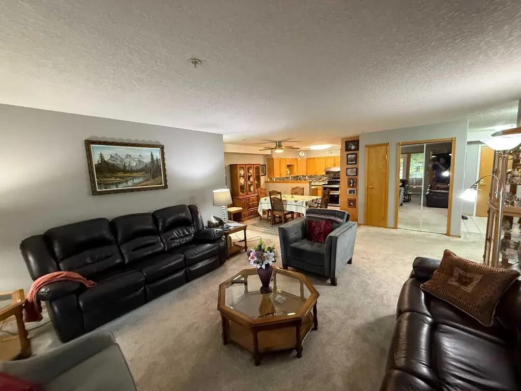 100 2 Avenue S Lethbridge AB T1J 0B5