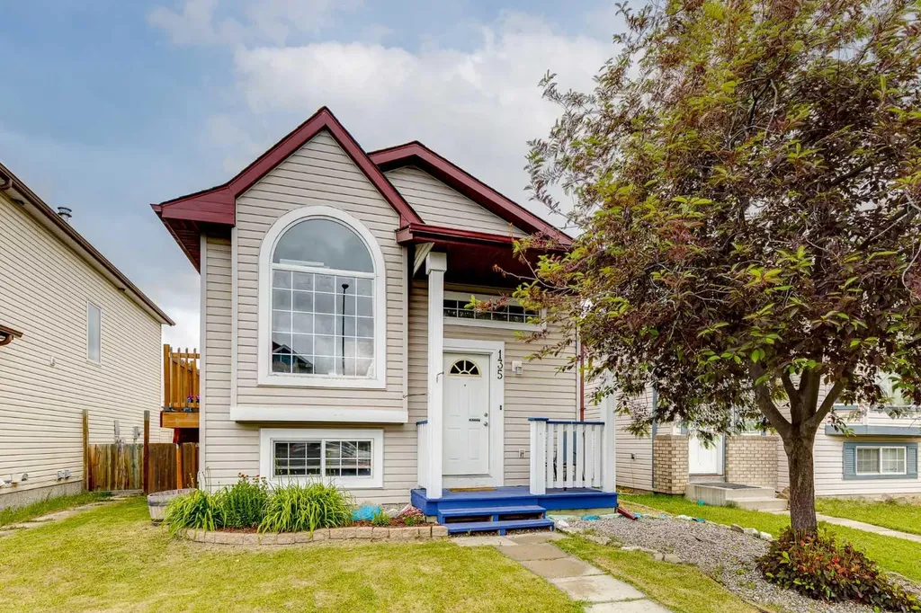 135 Covewood Close NE Calgary AB T3K 4Z8