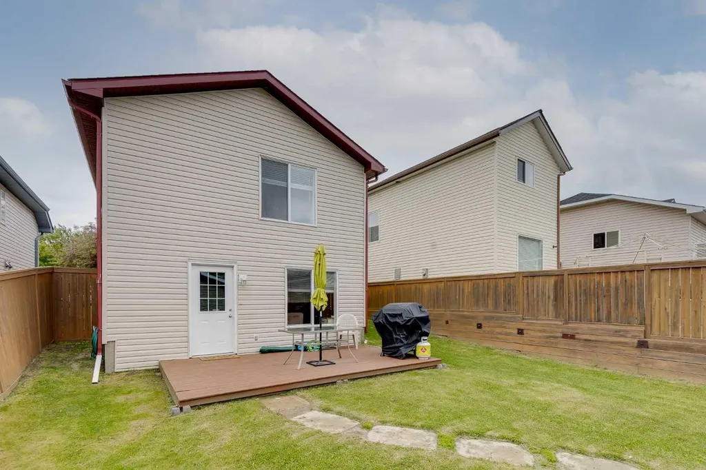 135 Covewood Close NE Calgary AB T3K 4Z8