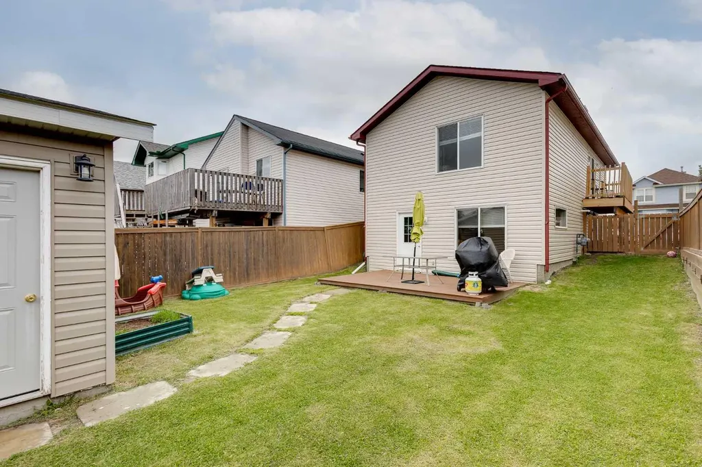135 Covewood Close NE Calgary AB T3K 4Z8