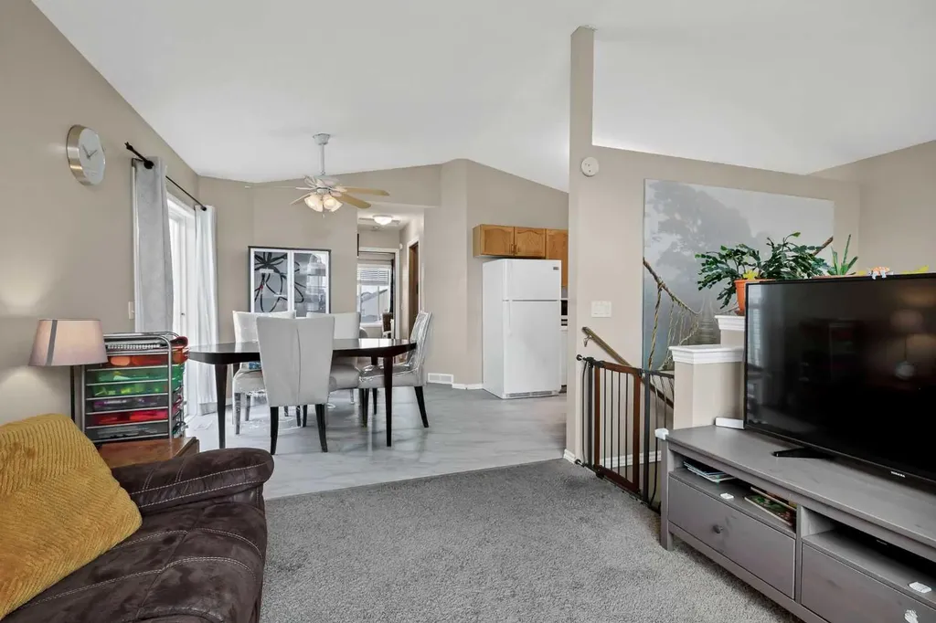 135 Covewood Close NE Calgary AB T3K 4Z8