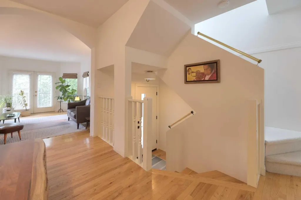 1908 30 Avenue SW Calgary AB T2T 1P9